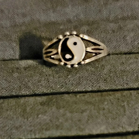 Yin Yang Ring - Picture 2 of 5